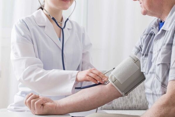mesure de la pression artérielle pour l'hypertension